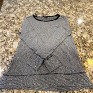 Peyton Jensen Long sleeve top Size M